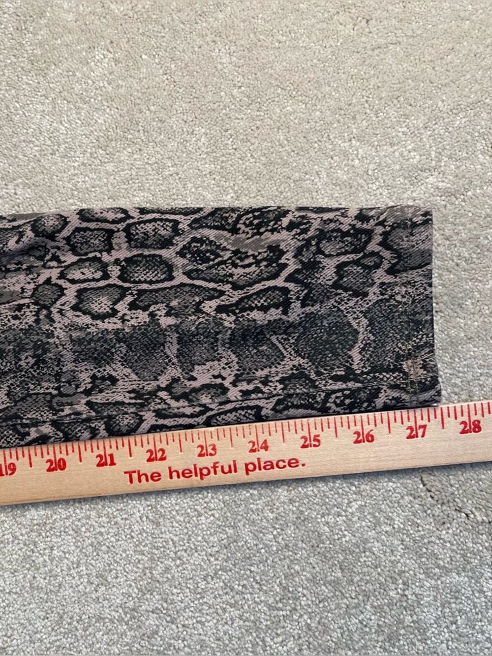 Spanx Leggings Jean-ish Animal Print Snake Gray 2 Pockets Women's Small - Picture 14 of 14